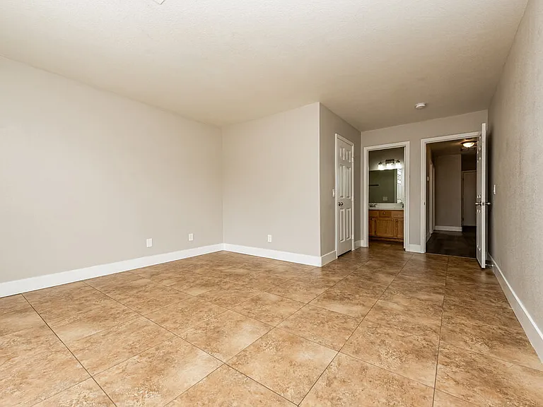 7409 Hickory Hills Dr — Photo 8
