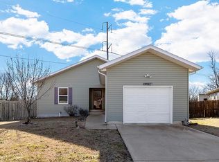 601 N Builders Cir, Springfield, MO 65803