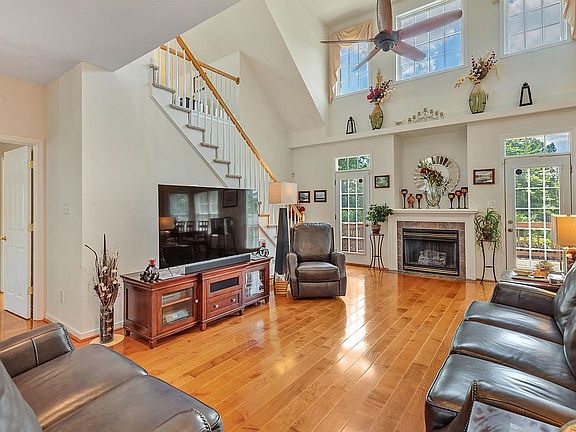 3rd image of 14460 Woodleigh Dr