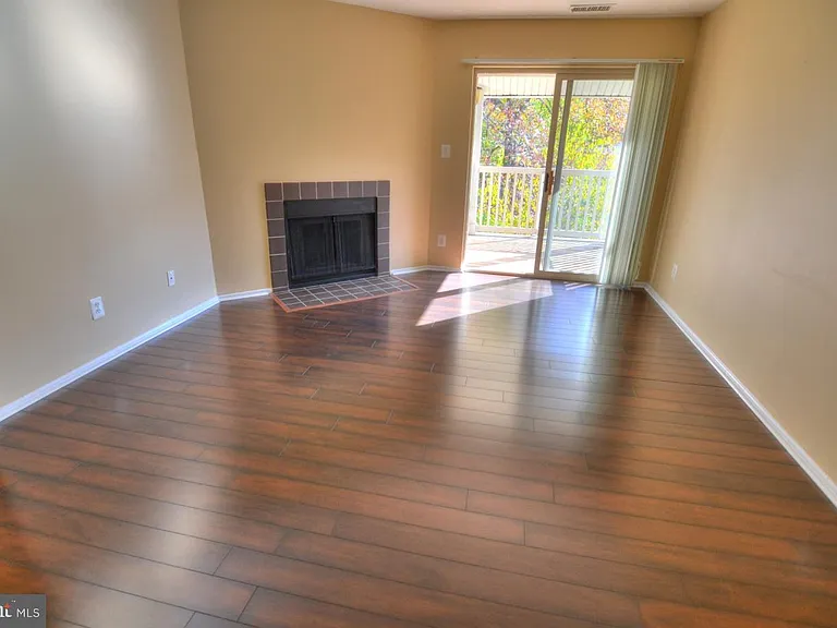 1793 Jonathan Way #L — Photo 17