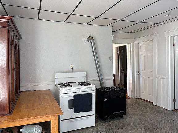 3rd image of 85 Harlem St APT 2