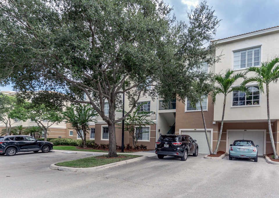 1st image of 7203 Myrtlewood Cir W
