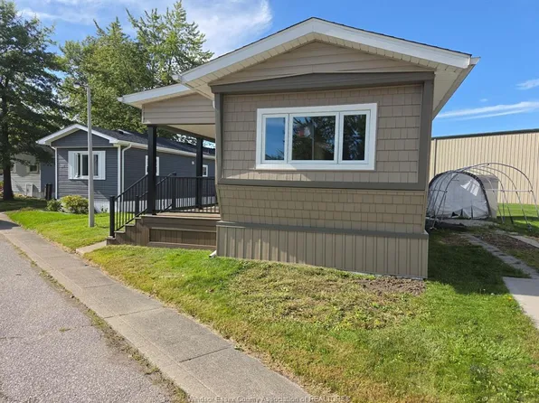 22 Robin Cres, Lakeshore, ON N8N 2R9
