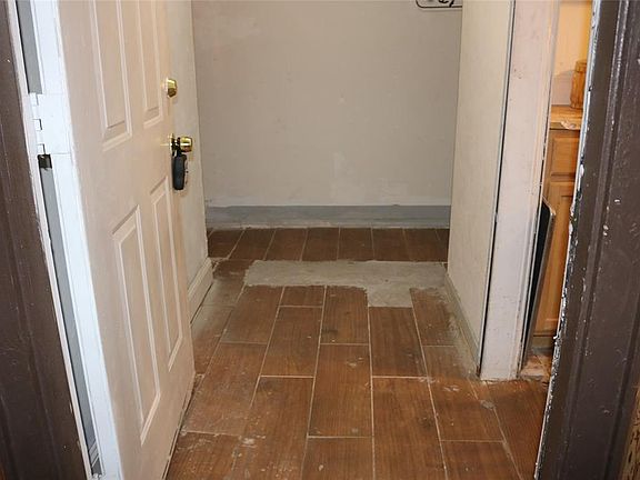 4th image of 211 Shiloh Dr