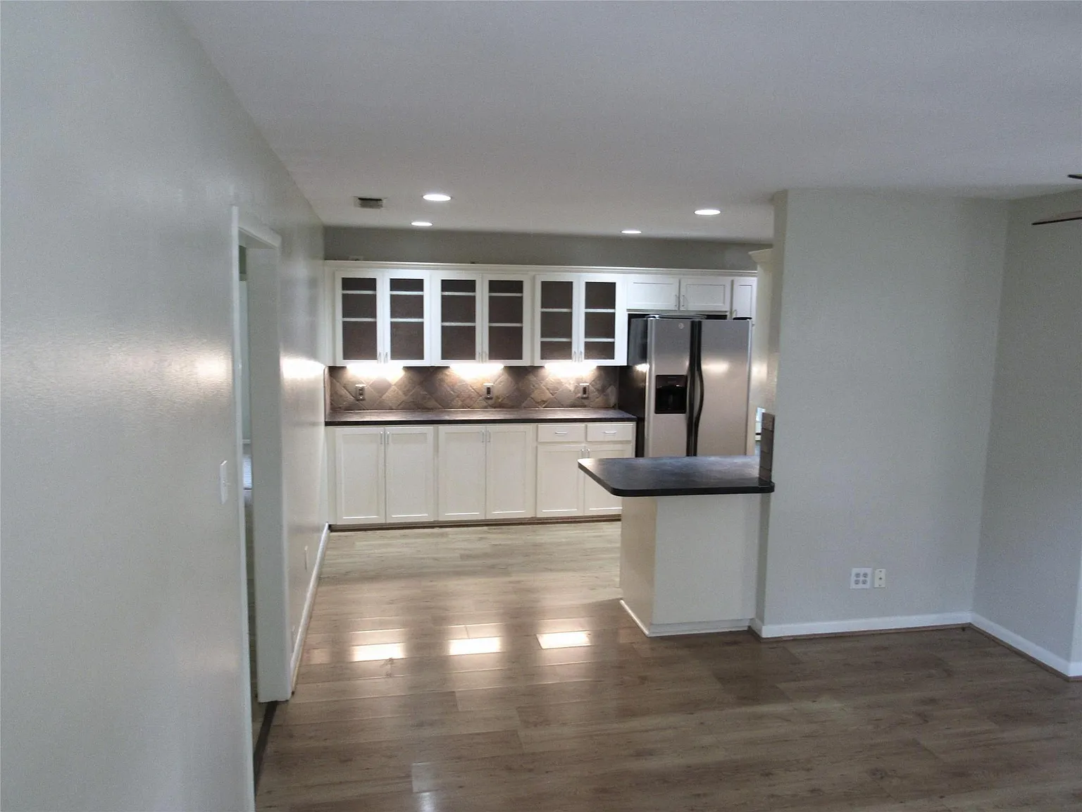 3 bed, 2.0 bath, 1532 sqft, $2,050 — Photo 3