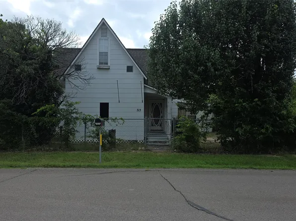 313 N Pearl St, Trenton, TX 75490