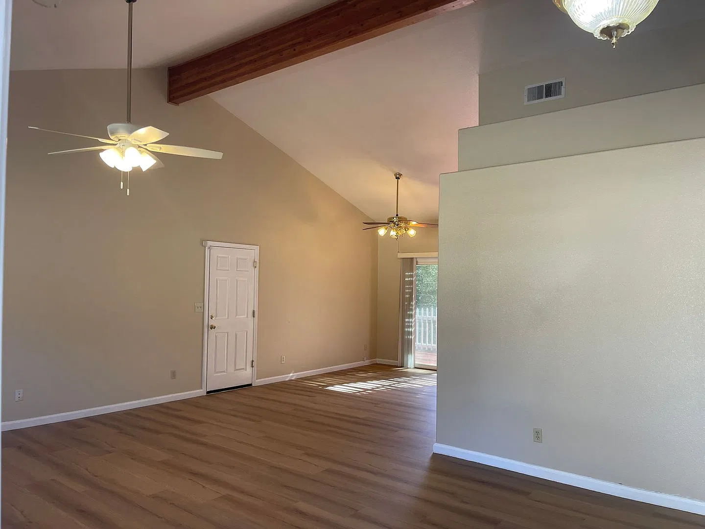 Fresh 3 Bedroom Home — Photo 4