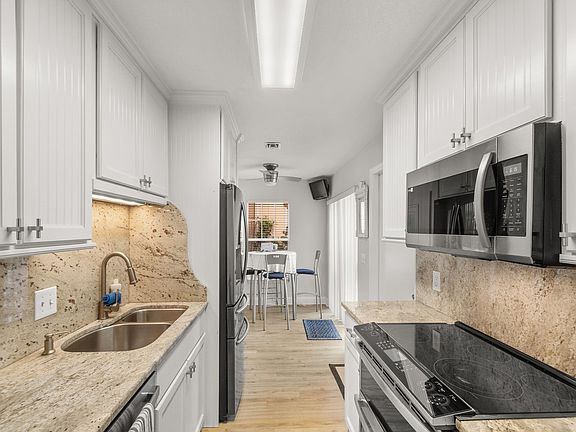 3rd image of 219 Park Shores Cir APT B
