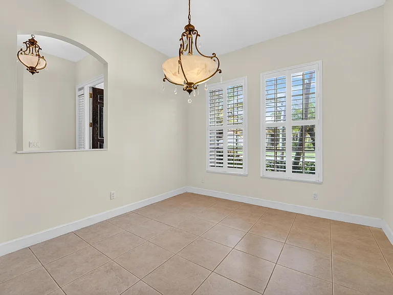 854 SW Saint Tropez Ct — Photo 16