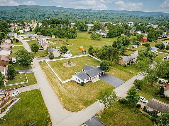 5th image of 16 Jeffrey Ln