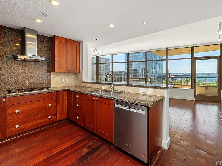 700 W E St #801 — Photo 2