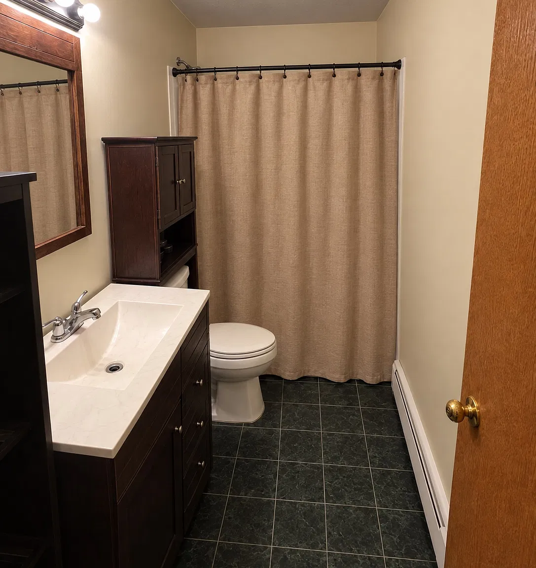 3 bed, 1000 sqft, $1,360 — Photo 2