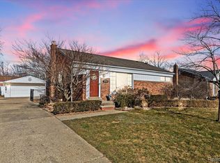 32040 Leelane Rd, Farmington, MI 48336