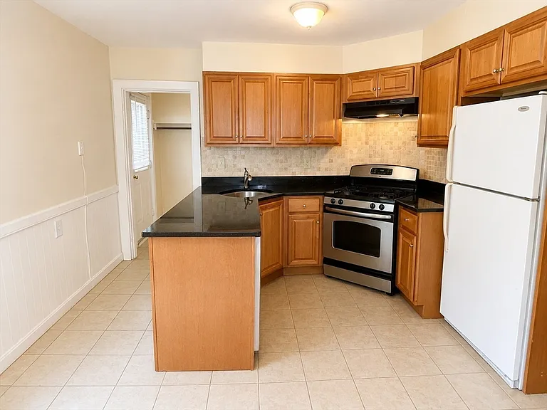 23 Lexington St #23 — Photo 2