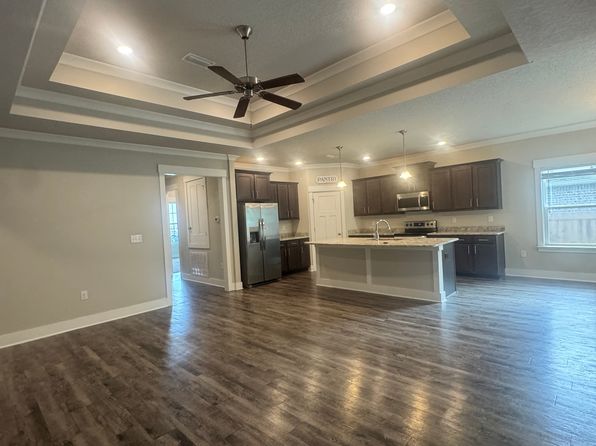 425 Pemberton Ln