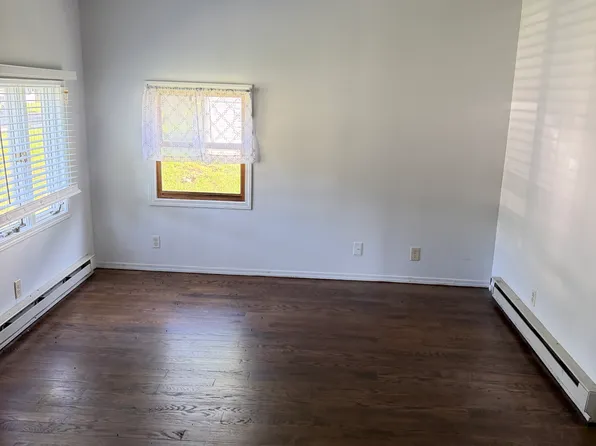 2743 Hickory St, Portage, IN 46368