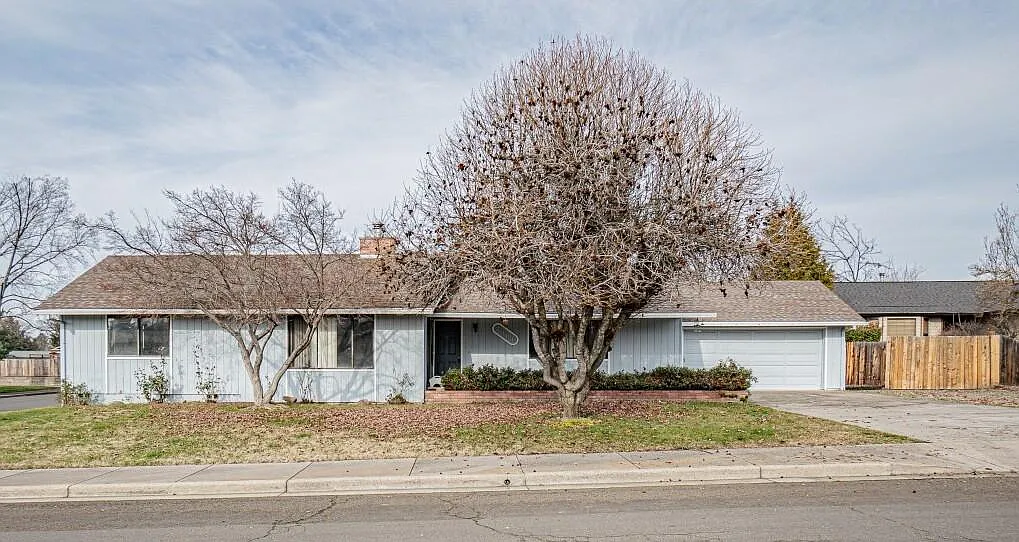 2301 Kona Cir photo 1