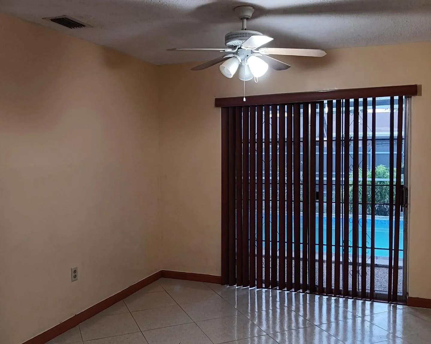 8837 N Crescent Dr — Photo 3