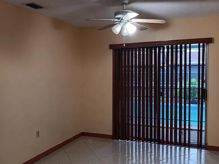 8837 N Crescent Dr — Photo 3
