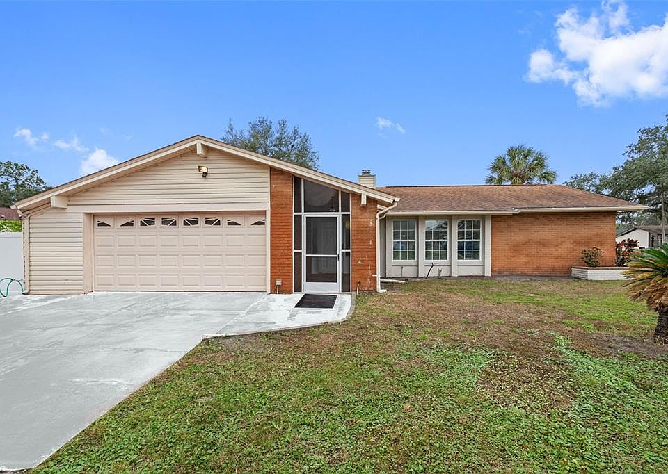 1st image of 803 Pebblewood Dr