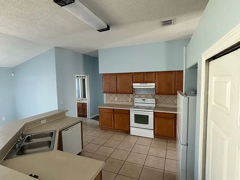 1001 Eiffel Ln — Photo 12