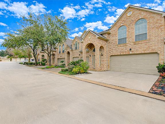 3rd image of 7611 S Linpar Ct