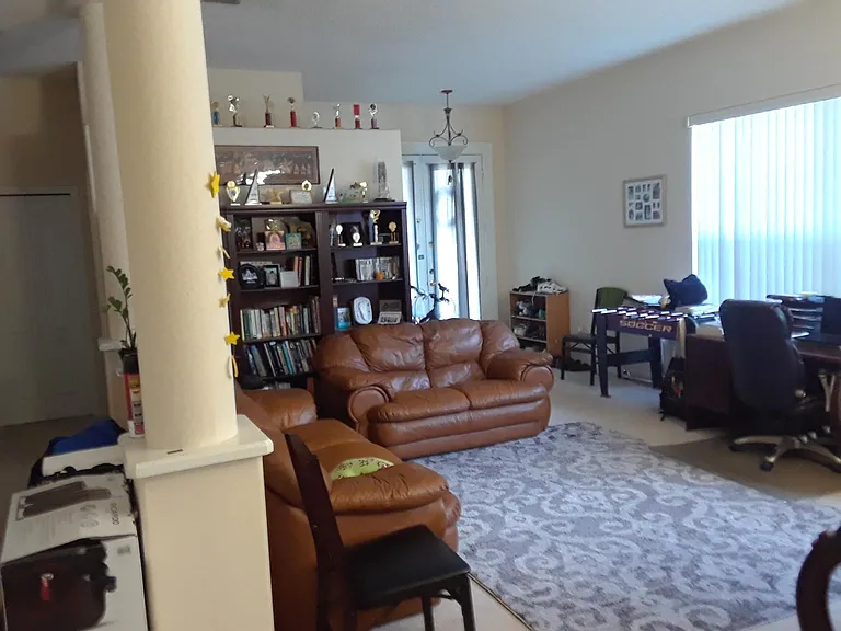 Living room (image 2)