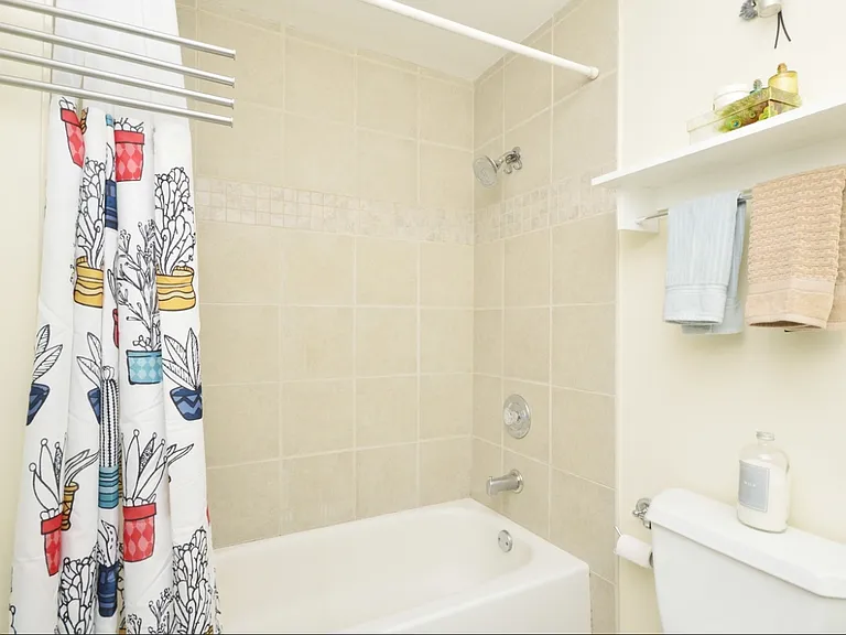 1423 W Oakdale Ave #1 — Photo 9