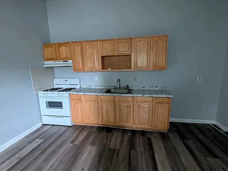 546-554 Prospect St #8 — Photo 1