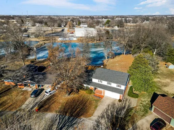 809 Lakeview Dr, Pittsburg, KS 66762