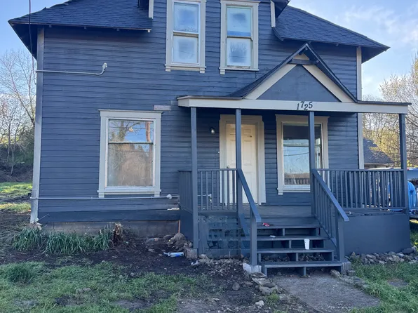 1725 SE Mill St, Roseburg, OR 97470