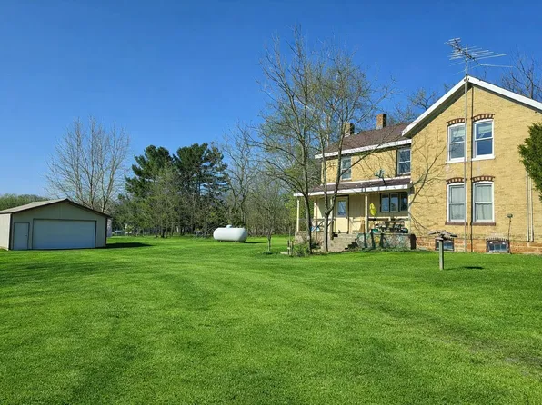 W3111 Grouse Rd, Pardeeville, WI 53954