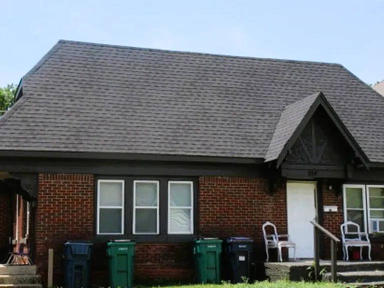 912 NW Eubanks St — Photo 1