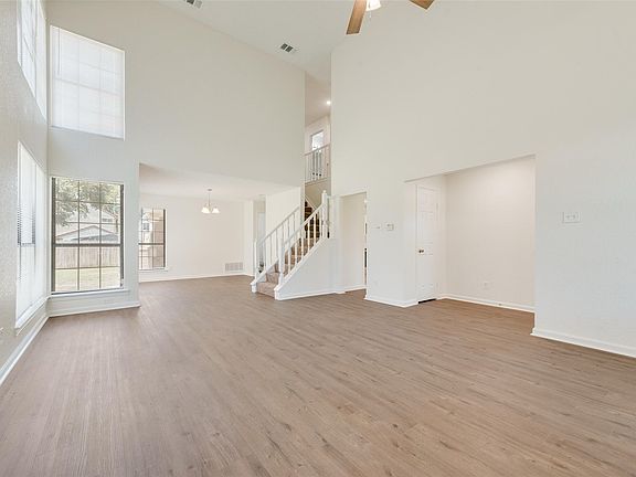 3rd image of 148 High Pointe Ln