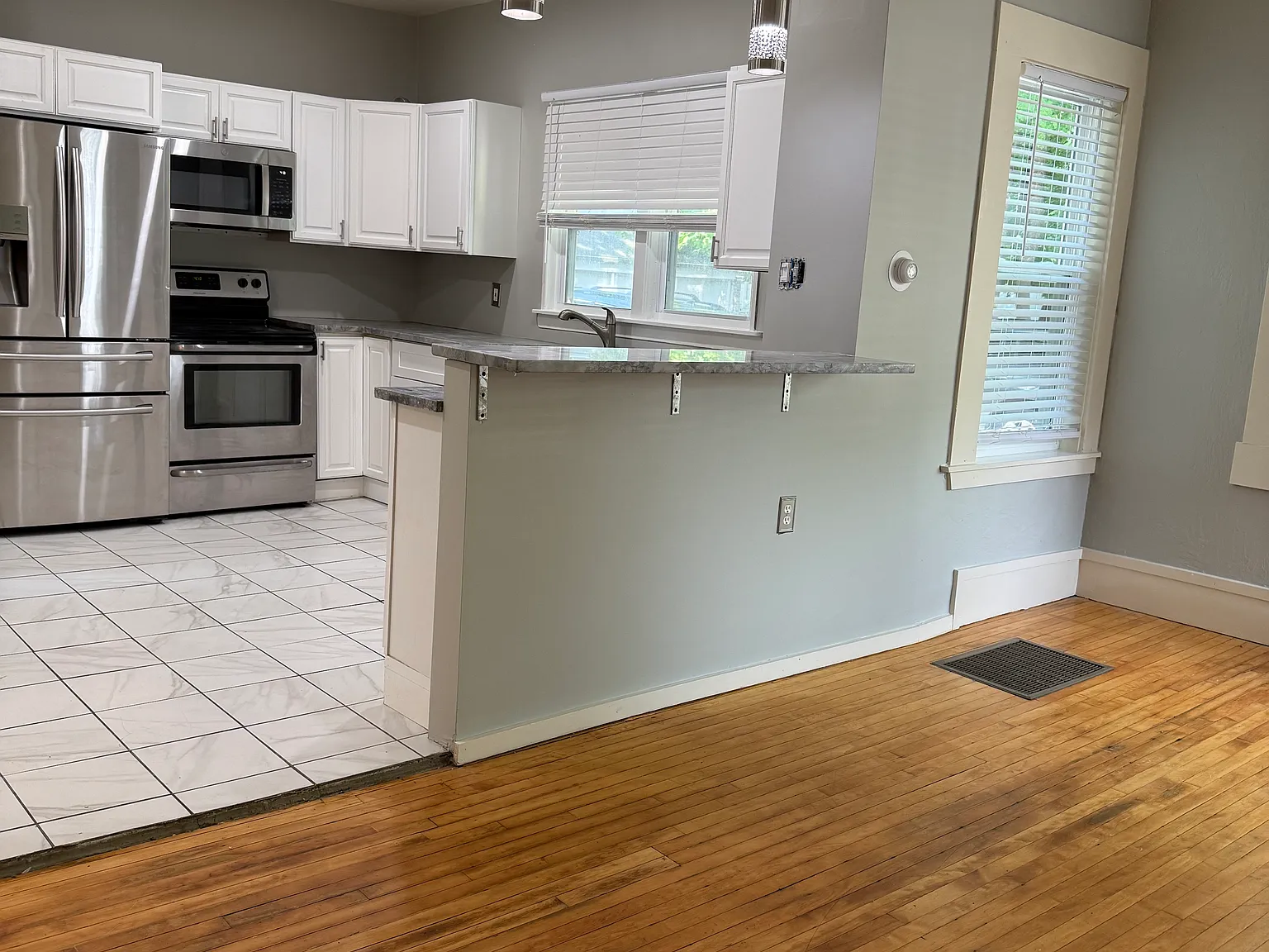 3 bed, 1100 sqft, $2,500 — Photo 3