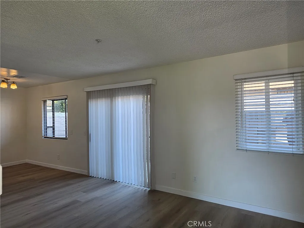 2 bed, 926 sqft, $2,600 — Photo 3