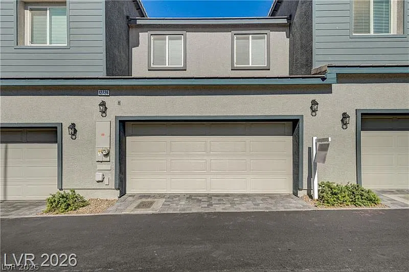 3 bed, 2.0 bath, 1319 sqft, $2,250 — Photo 2
