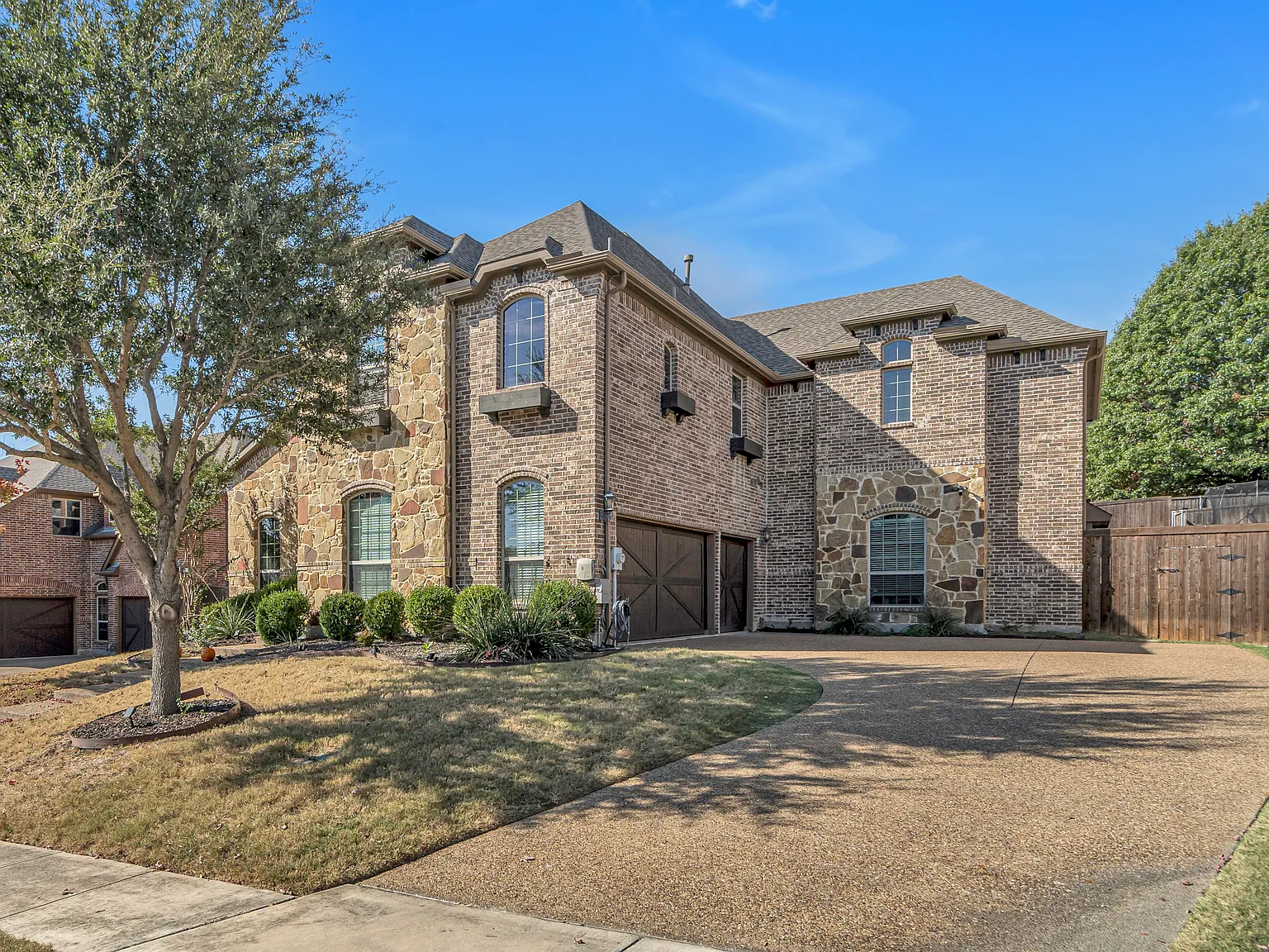 5 bed, 4.5 bath, 4301 sqft, $5,700 — Photo 4
