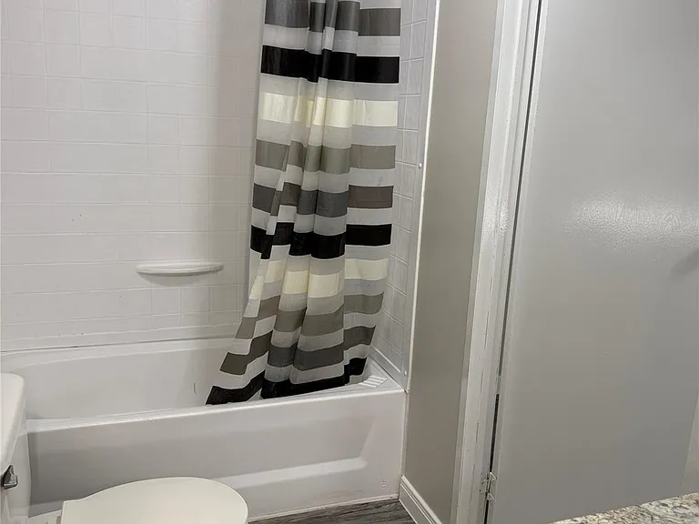 211 Antilles Dr — Photo 6