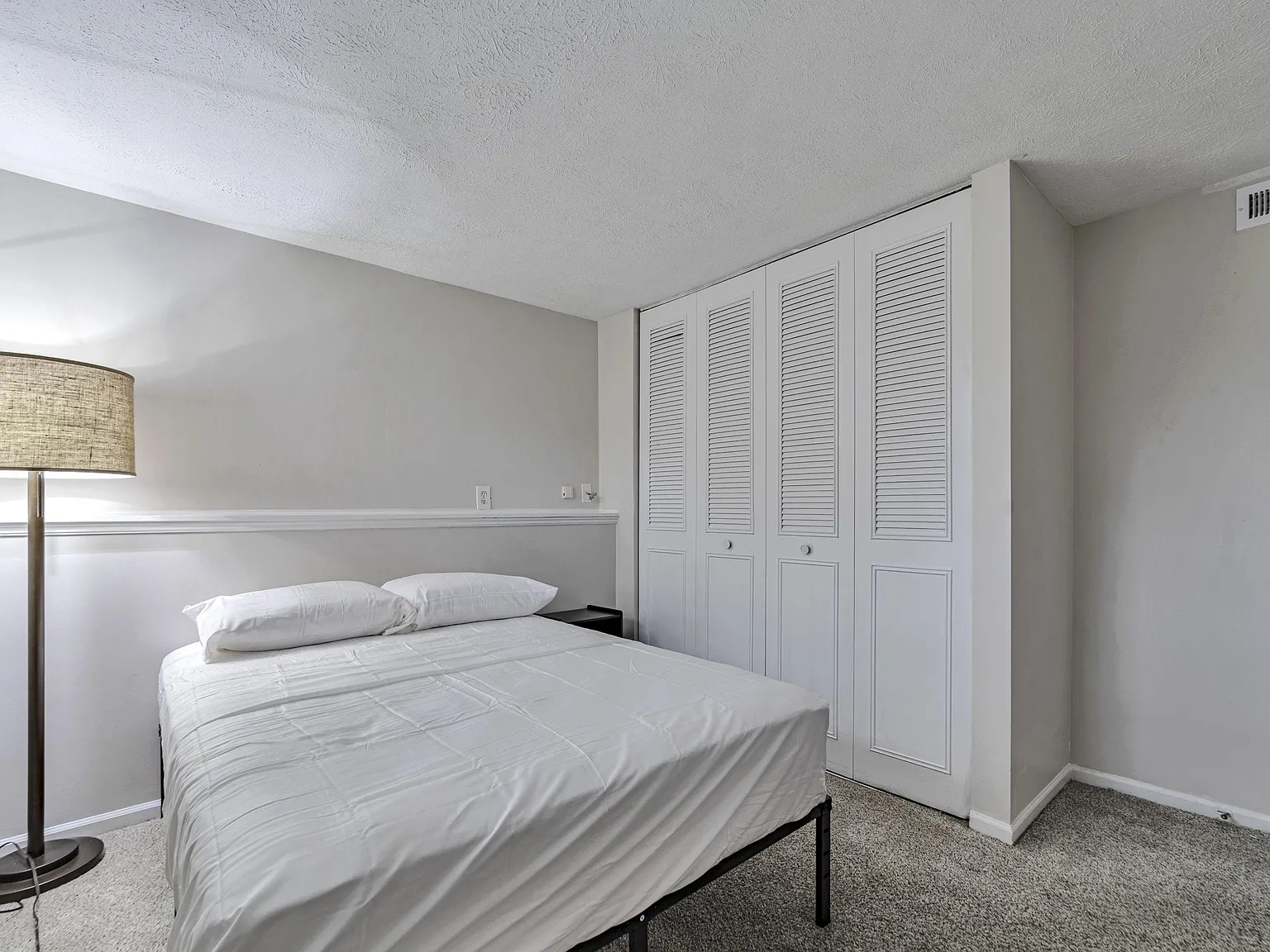 4 bed, 2.0 bath, 1524 sqft, $1,048 — Photo 2