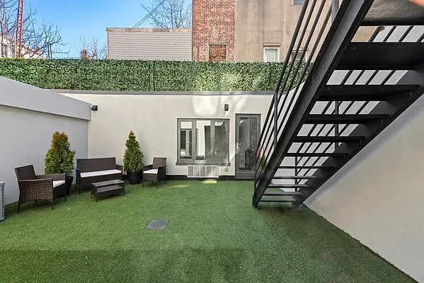 Sold by Bold New York | media 12