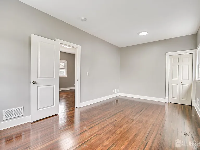 48 Johnson Pl — Photo 9