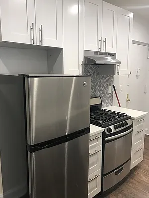 Rented by Salon Realty Corp | media 7