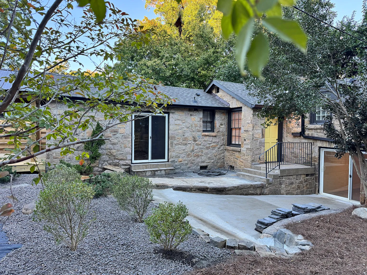 2 bed, 1100 sqft, $2,400 — Photo 3