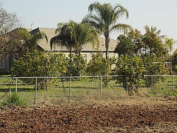 4th image of 13675 E Bullard Ave