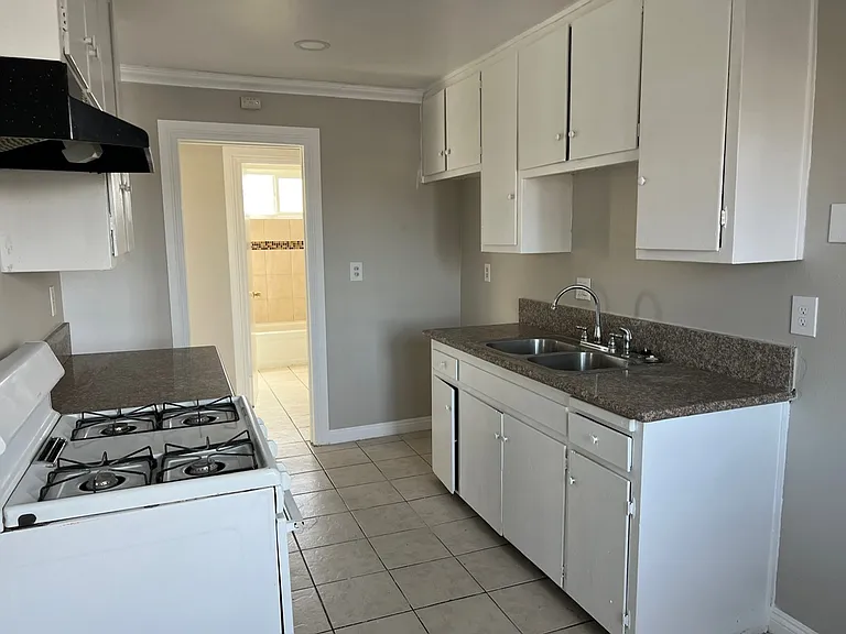 408 Devener St — Photo 1