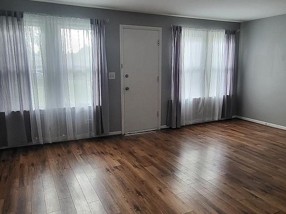 3rd image of 5343 N Mulligan Ave