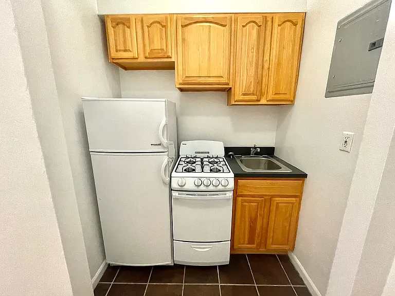 202 W 82nd St #1C — Photo 3