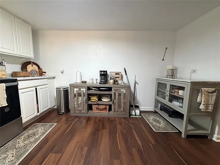 2425 SE 10th Ave — Photo 9
