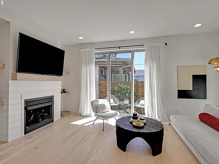 3512 N Haight Ave — Photo 22